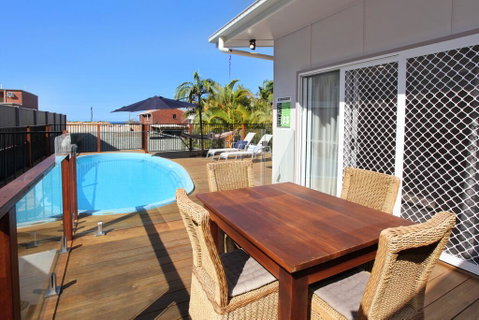 BEACH, SHOPS & FABULOUS VACATION HOME! - Dalby Accommodation 0