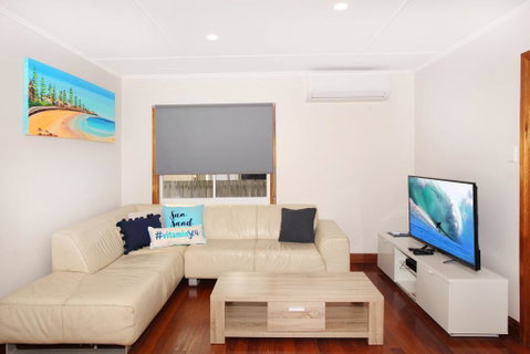 BEACH, SHOPS & FABULOUS VACATION HOME! - Dalby Accommodation 3