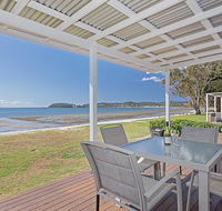Beached Inn' 93 Foreshore Drive - Spacious beach front house - Dalby Accommodation