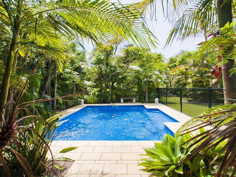 Beachfront Pool House - Absolute Beachfront - Dalby Accommodation 0