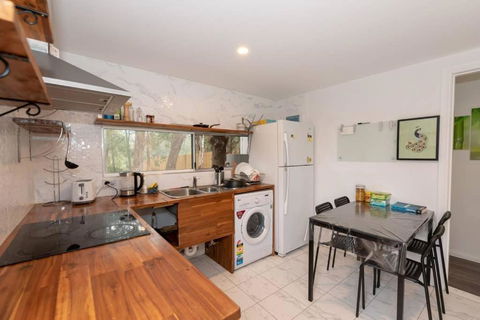 Relaxed Private Double Room In Carramar - Close To Station - Shared Bathroom - Dalby Accommodation 3