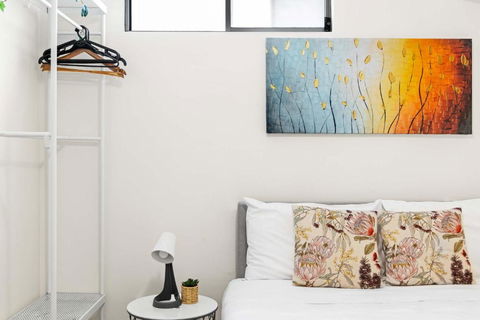 Relaxed Private Double Room In Carramar - Close To Station - Shared Bathroom - Dalby Accommodation 2