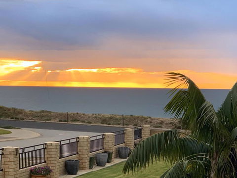 Relaxing Getaway Beachfront Access Multi Family Pets Mandurah - Dalby Accommodation 1