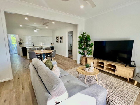 Renovated Queenslander - Upstairs 2km To Stadium - Dalby Accommodation 1