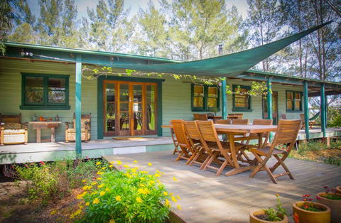 Red Tractor Retreat - Dalby Accommodation 0