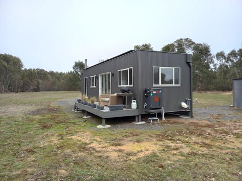 Redman View Luxury Lakeside Cabin - Dalby Accommodation 2