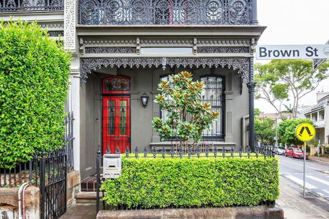 Refined Paddington Corner Terrace With Parking - Dalby Accommodation 0