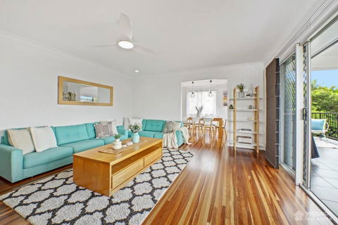 RELAX @48 CLOSE TO BEACH Sleeps 7 - Dalby Accommodation 2