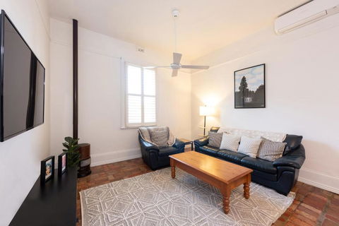 Renovated 2B 1B Victorian House In Princes Hill - Dalby Accommodation 0