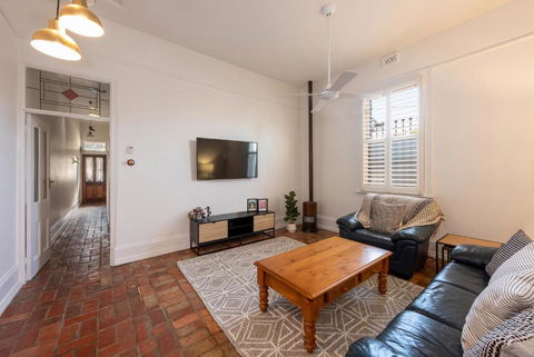 Renovated 2B 1B Victorian House In Princes Hill - Dalby Accommodation 1