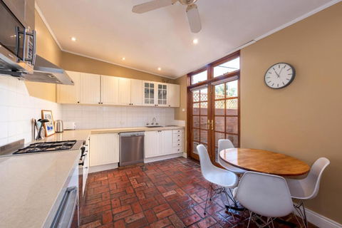 Renovated 2B 1B Victorian House In Princes Hill - Dalby Accommodation 2