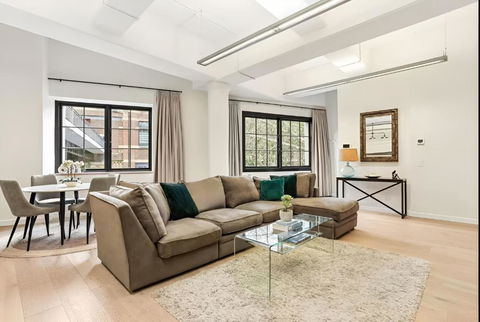 Renovated Warehouse Conversion In Heart Of Sydney - Dalby Accommodation 2