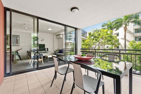Resort Living - 10mins CBD - 2Bed / 2Bath / 1Car - Dalby Accommodation 2