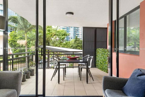Resort Living - 10mins CBD - 2Bed / 2Bath / 1Car - Dalby Accommodation 1