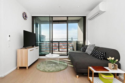 Resort-style Docklands Riverview Stay With Parking - Dalby Accommodation 2