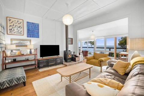 Retro Beach Vibes - Dalby Accommodation 1