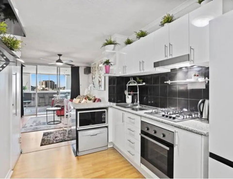 Retro Chic Vibes, Tropical Pool & Prime Location - Dalby Accommodation 3