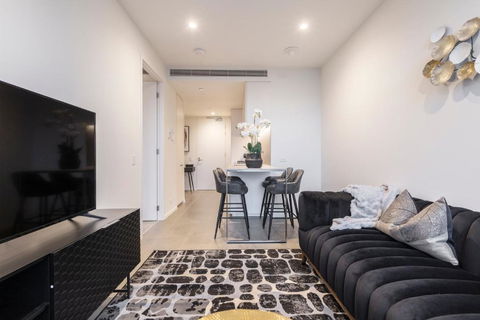 Ritzy Apartment In Iconic Australia 108 With Views - Dalby Accommodation 2