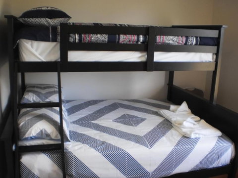 RIVER DOWNS COTTAGE - Dalby Accommodation 1