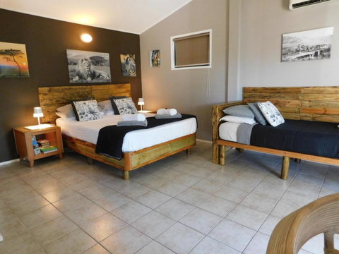 Riverbend Cottage Cabin - Little Heaven - Dalby Accommodation 3