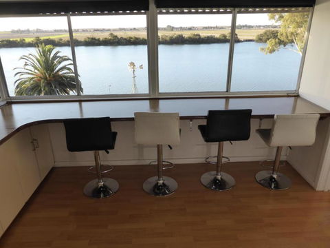 Riverfront Holiday House - Dalby Accommodation 2