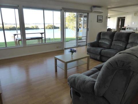 Riverfront Holiday House - Dalby Accommodation 0