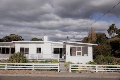 Riverside Retreat In Orford - Dalby Accommodation 1