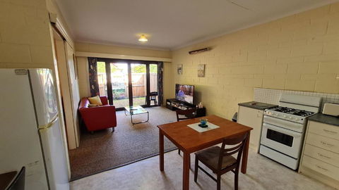 Rise N Shine - Affordable 50sqm Garden Apartment - Dalby Accommodation 3