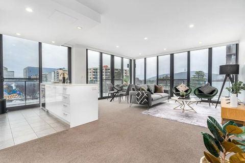 Roomy 2BR 2BA City-Centre Apt - Dalby Accommodation 0