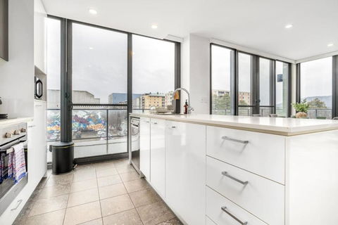 Roomy 2BR 2BA City-Centre Apt - Dalby Accommodation 2