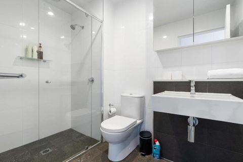 Roomy 2BR 2BA City-Centre Apt - Dalby Accommodation 3
