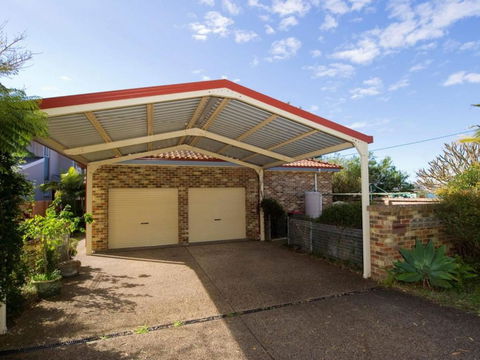Salamander Beach Front - Dalby Accommodation 2
