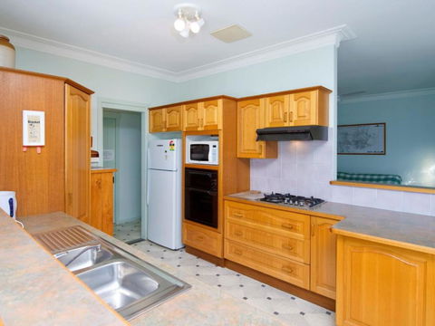 Salamander Beach Front - Dalby Accommodation 3