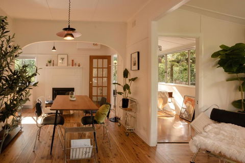 Romantic Garden Cottage With Home Cinema - Dalby Accommodation 1