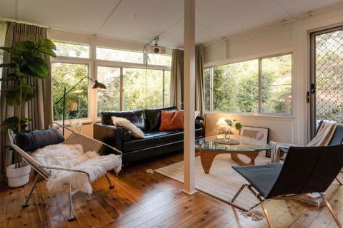 Romantic Garden Cottage With Home Cinema - Dalby Accommodation 3