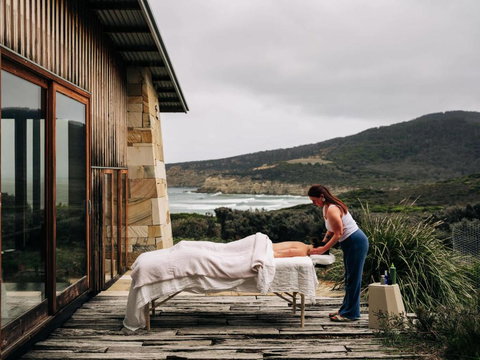 Roaring Beach House - Dalby Accommodation 3