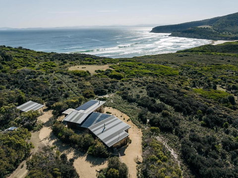 Roaring Beach House - Dalby Accommodation 2