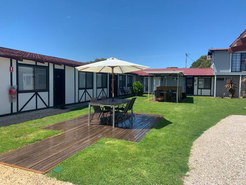 Robe Nampara Cottages - Dalby Accommodation 0