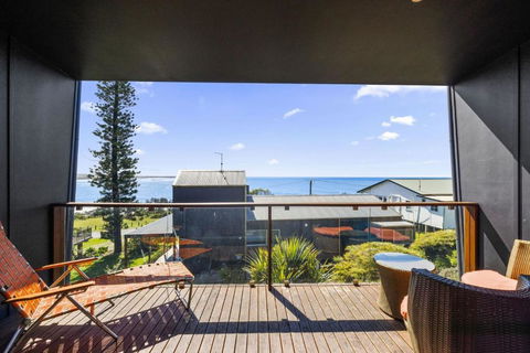 Rock Ledge - Dalby Accommodation 0