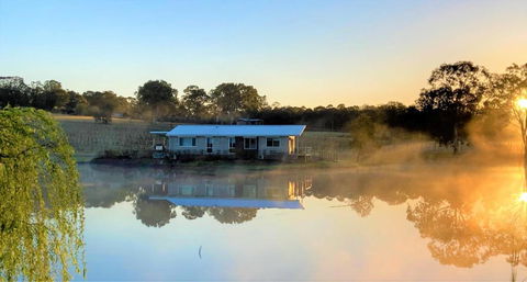 Romantic Lakehouse Set In A Private Vineyard In The Hunter Valley - Dalby Accommodation 1