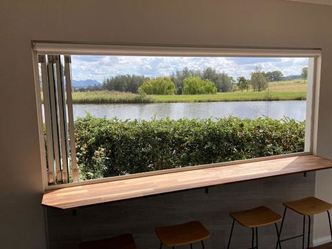 Romantic Lakehouse Set In A Private Vineyard In The Hunter Valley - Dalby Accommodation 3