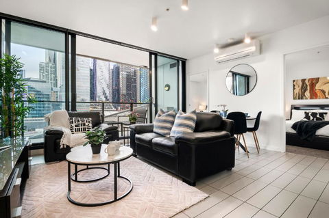 Rooftop Pool 2BR Apartment At Marvel Stadium With Free Parking - Dalby Accommodation 0