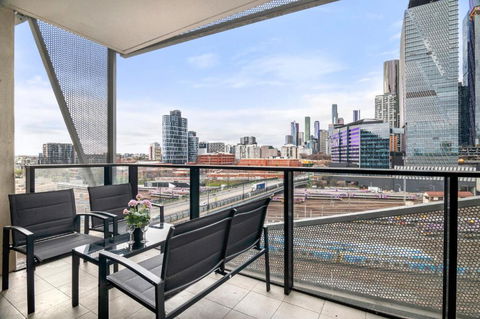 Rooftop Pool 2BR Apartment At Marvel Stadium With Free Parking - Dalby Accommodation 2