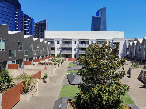 Room With King-size Bed Close To Melbourne CBD & Southern Cross Station - Dalby Accommodation 3