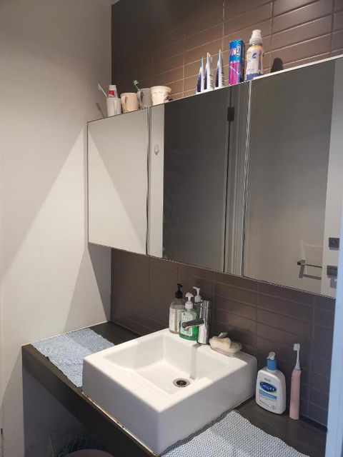 Room With King-size Bed Close To Melbourne CBD & Southern Cross Station - Dalby Accommodation 2