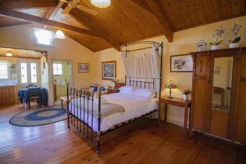 Rose Petal Cottage - Dalby Accommodation 2