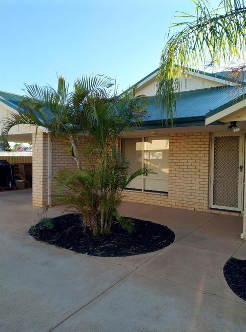 Ross - Dalby Accommodation 0