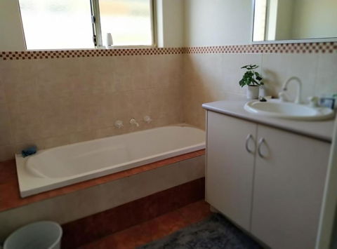 Ross - Dalby Accommodation 3