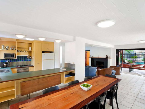 Ross Cres Spacious Private Beach House - Dalby Accommodation 3