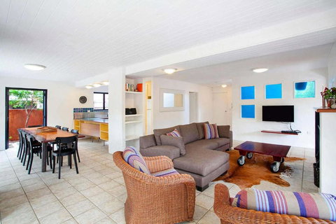 Ross Cres Spacious Private Beach House - Dalby Accommodation 2